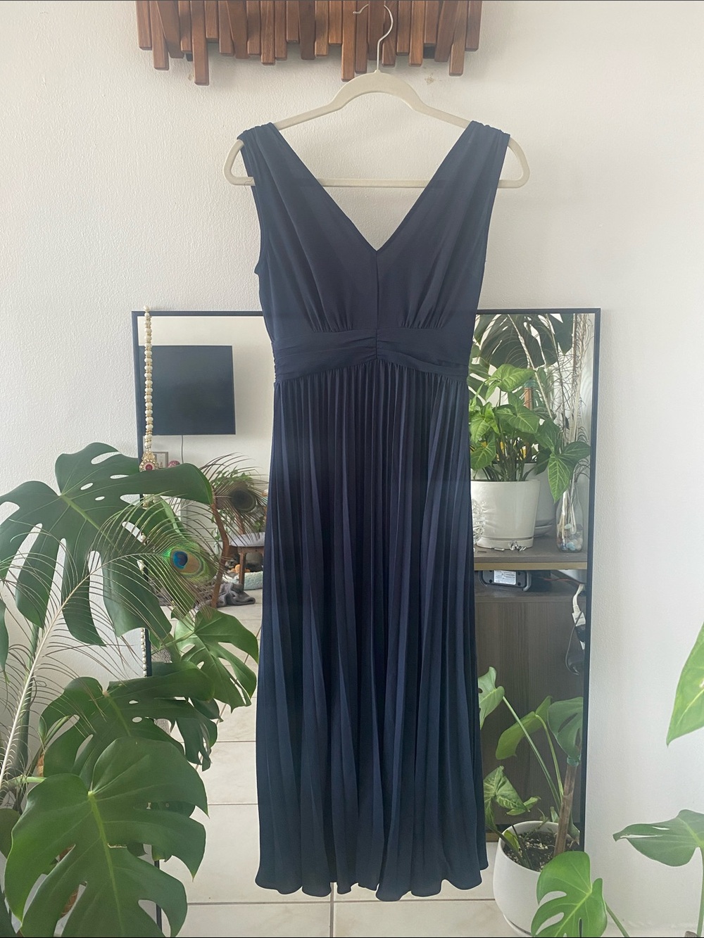 Donna Morgan Navy V-Neck Pleated Maxi Dress